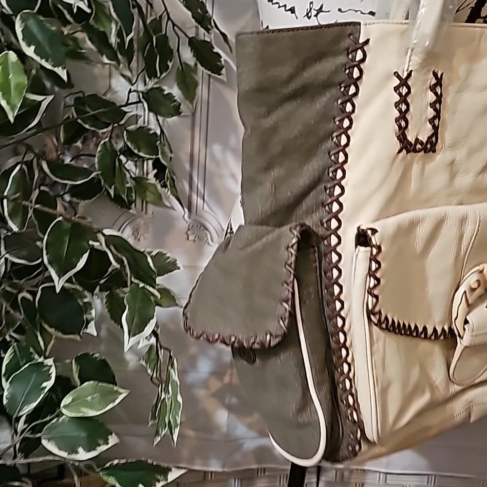 Sondra Roberts Cream/Olive Vegan Leather and Canvas Stitch Bag NWT - Picture 9 of 13